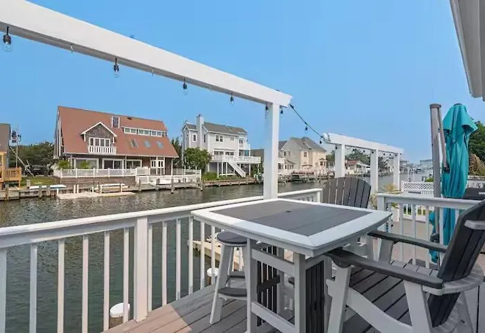 3br Canal Front Getaway Near Fenwick Walk To With Dock And Kayaks Holiday home *