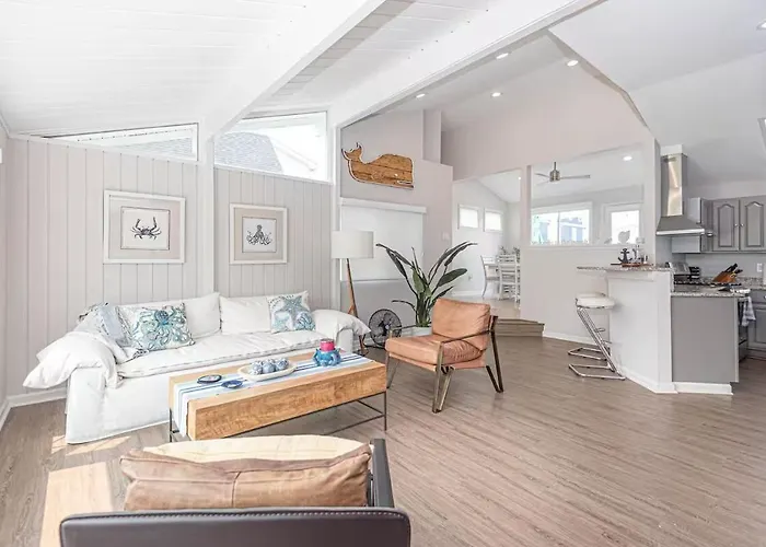 3br Canal Front Getaway Near Fenwick Walk To With Dock And Kayaks Holiday home *