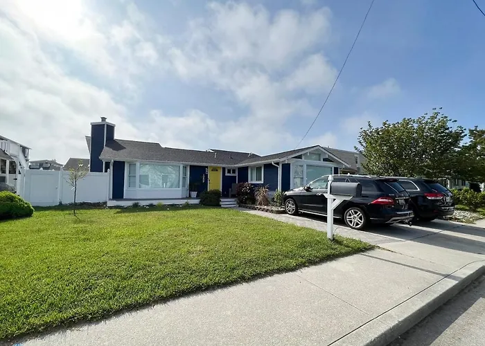 3br Canal Front Getaway Near Fenwick Walk To With Dock And Kayaks