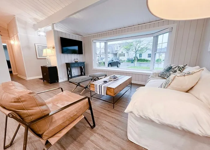 Holiday home 3br Canal Front Getaway Near Fenwick Walk To With Dock And Kayaks
