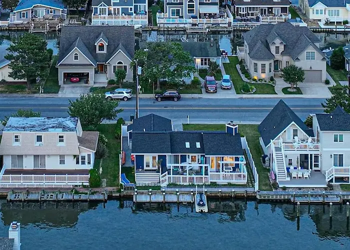 3br Canal Front Getaway Near Fenwick Walk To With Dock And Kayaks Holiday home Ocean City