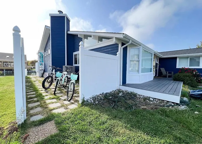 3br Canal Front Getaway Near Fenwick Walk To With Dock And Kayaks