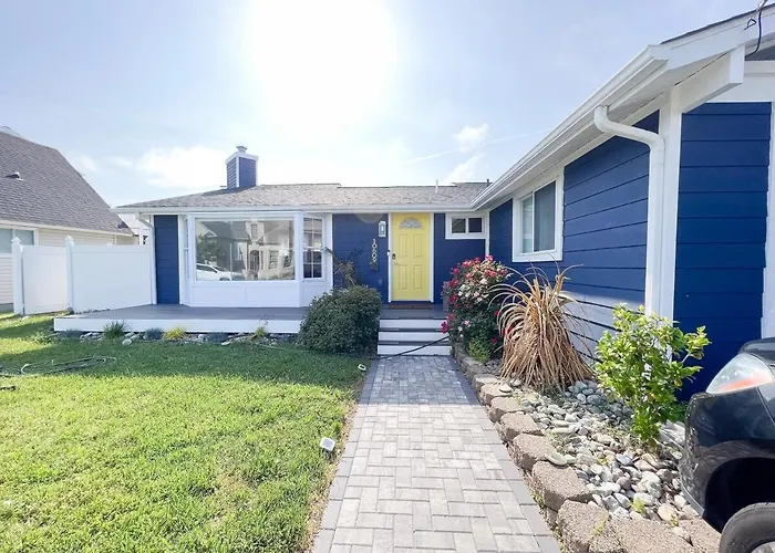 3br Canal Front Getaway Near Fenwick Walk To With Dock And Kayaks Holiday home