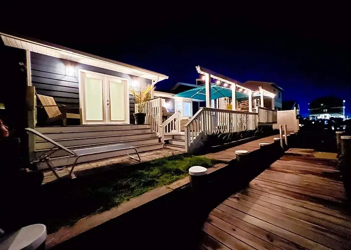 3br Canal Front Getaway Near Fenwick Walk To With Dock And Kayaks Holiday home *