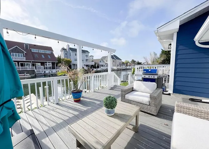 3br Canal Front Getaway Near Fenwick Walk To With Dock And Kayaks Holiday home *