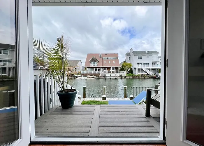 3br Canal Front Getaway Near Fenwick Walk To With Dock And Kayaks Holiday home Ocean City