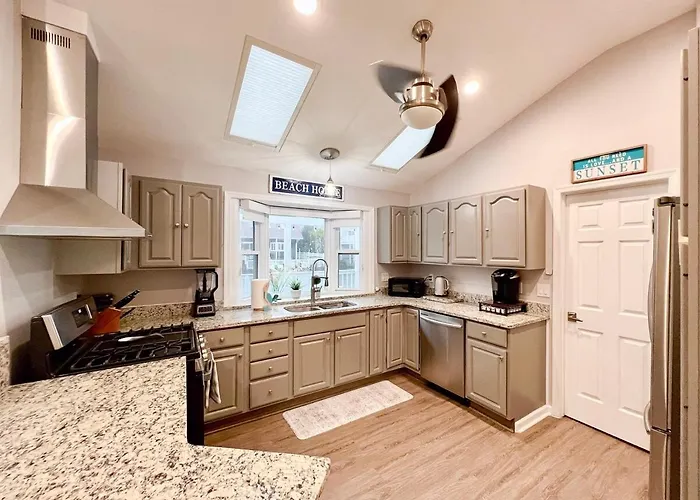 3br Canal Front Getaway Near Fenwick Walk To With Dock And Kayaks